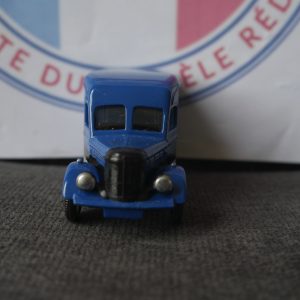 Camionnette Reo Delivery van 1/64