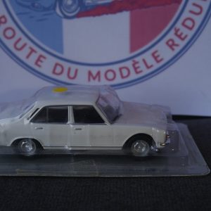 Peugeot 504 blanche