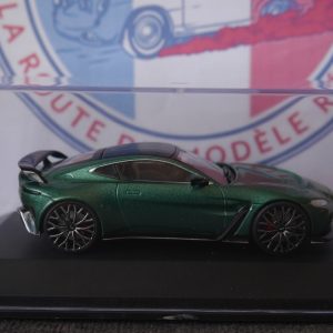 Aston Martin V12 vantage verte