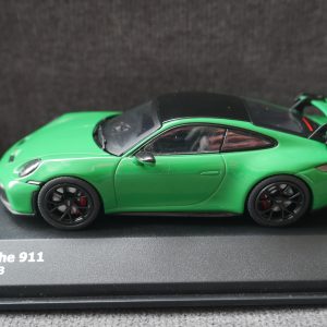 Porsche 992 GT3 python green 1/43 solido 1/43