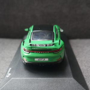 Porsche 992 GT3 python green 1/43 solido 1/43